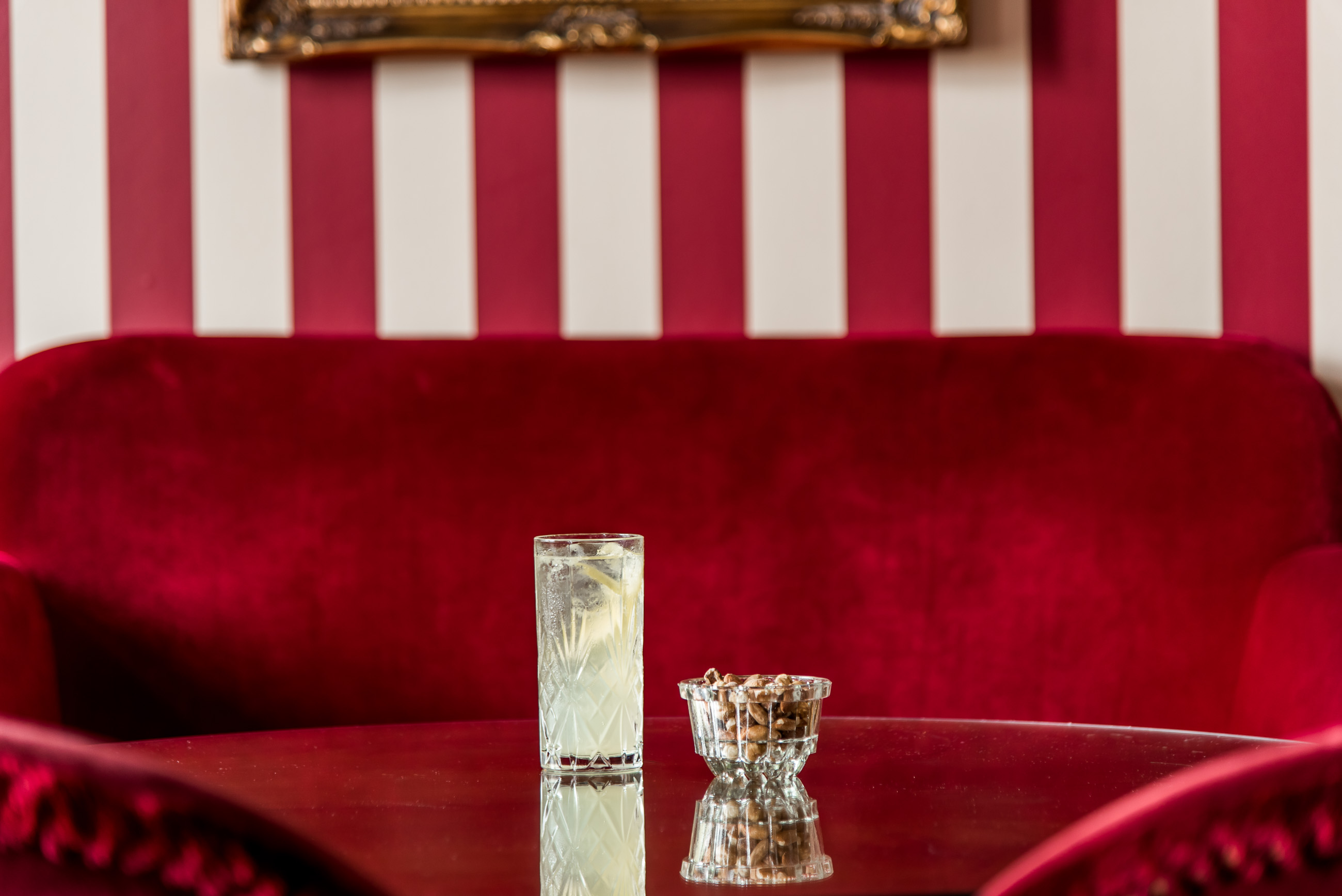 Läsk och nötter på hotellrum eggers i göteborg